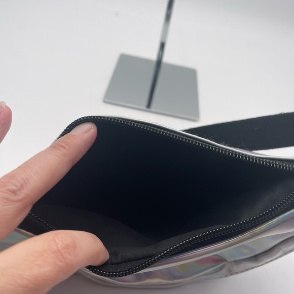 Vans Iridescent-Holographic White Checkered Fanny Pack - Picture 3 of 3